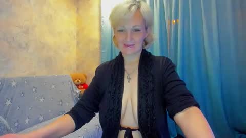 Snapshot of lisasimsx chatting on November 3, 2:24 am Lisasimsxs online show from November 3, 2:24 am