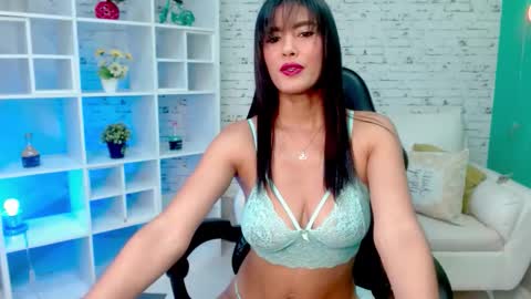 Snapshot of liss_greys1 chatting on December 17, 5:08 pm liss online show from December 17, 5:08 pm