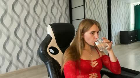 Snapshot of litle_girl05 chatting on July 3, 8:21 am LUNA online show from July 3, 8:21 am