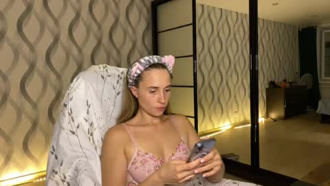 Snapshot of litle_girl05 chatting on July 13, 10:01 pm LUNA online show from July 13, 10:01 pm