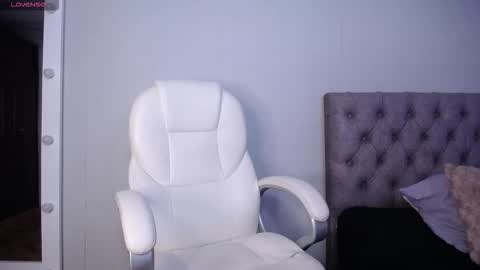 Snapshot of litle_lola chatting on September 20, 8:37 am LOLA online show from September 20, 8:37 am