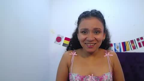 Snapshot of little18doll chatting on July 5, 4:19 am little18doll online show from July 5, 4:19 am