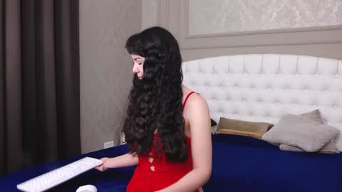 Snapshot of little__iris chatting on February 6, 4:21 am Iris online show from February 6, 4:21 am