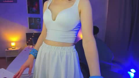 Snapshot of little__isabel chatting on February 25, 1:37 am Isabel online show from February 25, 1:37 am