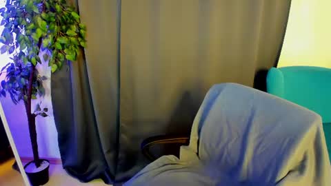 Isabel online show from June 14, 1:36 am
