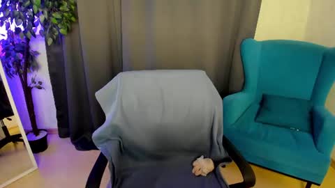 Isabel online show from July 10, 1:32 am