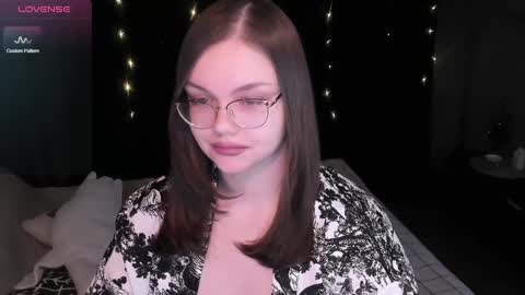 Snapshot of little_bambii_ chatting on December 18, 1:23 pm Eva online show from December 18, 1:23 pm