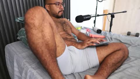 Snapshot of little_bear00 chatting on March 1, 3:14 pm Little bear - give my room a like thanks. online show from March 1, 3:14 pm