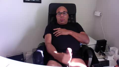 Snapshot of little_buddha chatting on October 31, 11:33 am Pure Black Power online show from October 31, 11:33 am