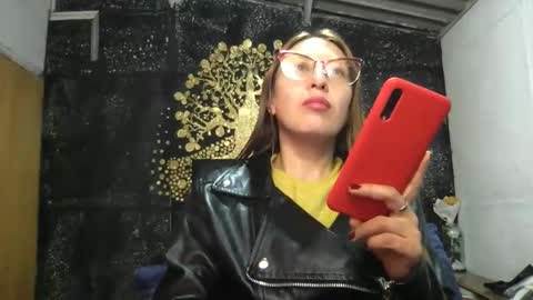 Snapshot of little_devil_diablita90 chatting on April 19, 10:34 pm Diablita online show from April 19, 10:34 pm