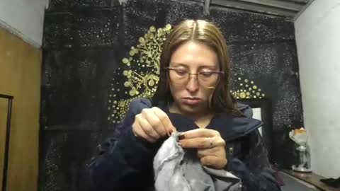 Snapshot of little_devil_diablita90 chatting on May 17, 10:50 pm Diablita online show from May 17, 10:50 pm