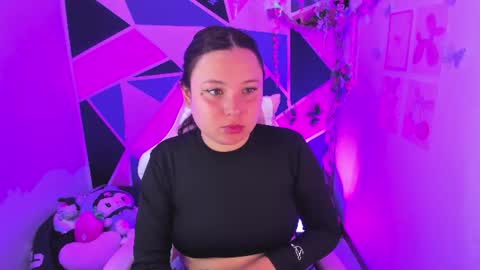 Snapshot of little_emma0 chatting on July 1, 3:12 pm Carol online show from July 1, 3:12 pm