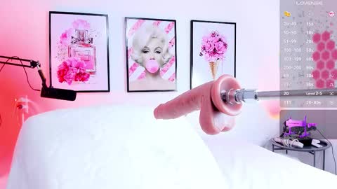 Snapshot of little_ivonne chatting on November 7, 9:26 pm little_ivonne online show from November 7, 9:26 pm