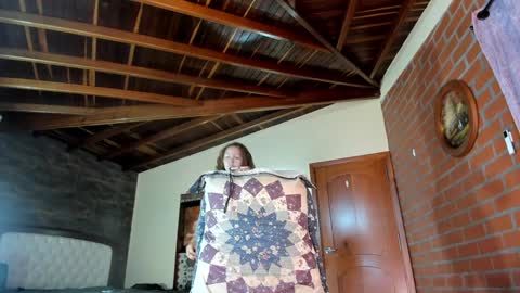 Izzi online show from December 18, 7:20 pm