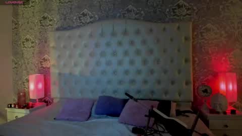 Snapshot of little_lilith_apple chatting on November 26, 11:11 am little_lilith_apple online show from November 26, 11:11 am