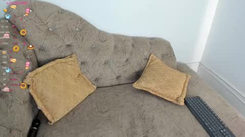 little_melanie online show from February 26, 8:11 pm