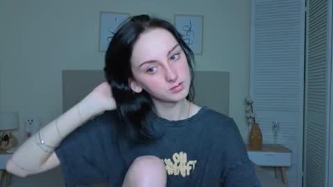 little_mollee online show from November 17, 4:40 am