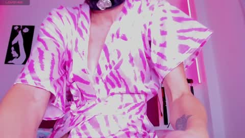 Little Nauughty2 online show from December 11, 5:37 pm