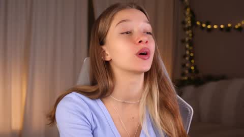 Kiki online show from October 22, 3:12 pm