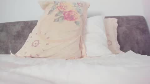 Snapshot of little_red_diamond chatting on February 16, 11:38 am hey im anna online show from February 16, 11:38 am