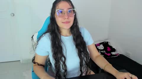 Laire  online show from November 28, 10:01 pm