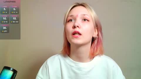 Snapshot of little_sugar_queen chatting on June 12, 3:22 pm Akin online show from June 12, 3:22 pm