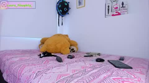 Im Laura. buy my contentcompra mi contenido offline  online show from January 4, 7:02 pm