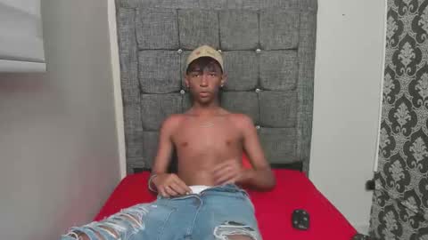 Snapshot of little_twink19x chatting on February 24, 7:34 pm JESSAR online show from February 24, 7:34 pm