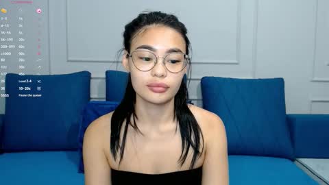 Snapshot of little_v1rgin_angel chatting on October 8, 2:25 pm Kwan online show from October 8, 2:25 pm