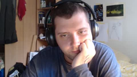 littlealien7 online show from November 20, 2:45 am