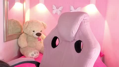 Ari online show from April 10, 7:07 pm