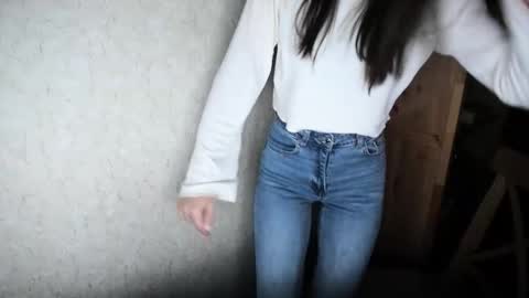 littleashleyy online show from December 19, 2:24 pm