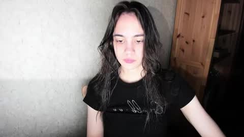 littleashleyy online show from December 20, 12:34 pm