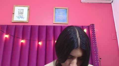 Snapshot of littlee_emilyy_ chatting on January 23, 9:08 am Emily  online show from January 23, 9:08 am