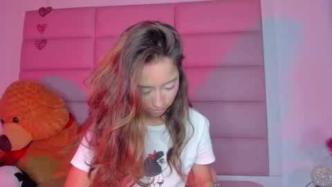 littlee_emma_ online show from January 31, 9:27 am