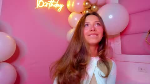 littlee_emma_ online show from February 22, 6:28 am