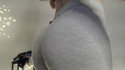 Snapshot of littleflowers chatting on November 29, 8:28 am Your little flower online show from November 29, 8:28 am