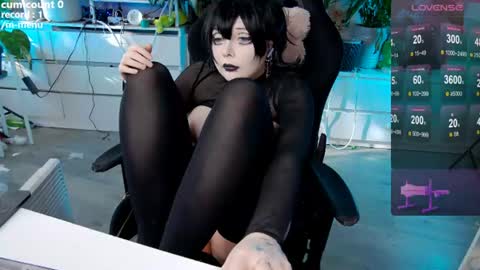 Riza Riri Puff  online show from June 21, 3:25 pm