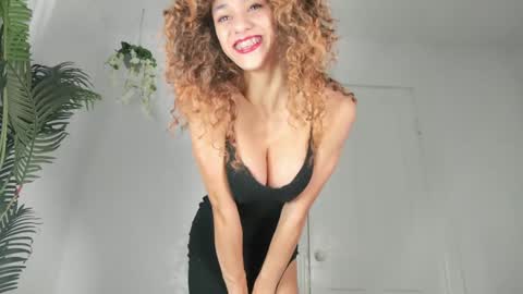 Snapshot of littlegreekflower chatting on October 26, 3:56 am Audra A online show from October 26, 3:56 am