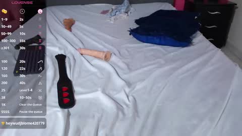 Snapshot of littlekloe_ chatting on December 17, 11:59 pm Litllekloe online show from December 17, 11:59 pm