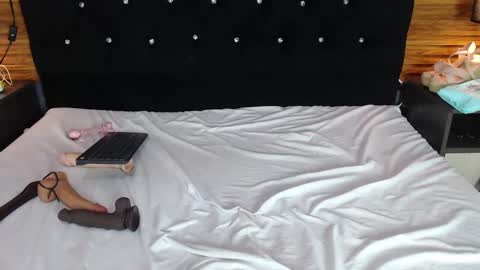 Snapshot of littlekloe_ chatting on January 15, 10:57 pm Litllekloe online show from January 15, 10:57 pm