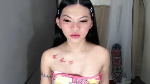littlelace_ online show from July 1, 11:59 pm