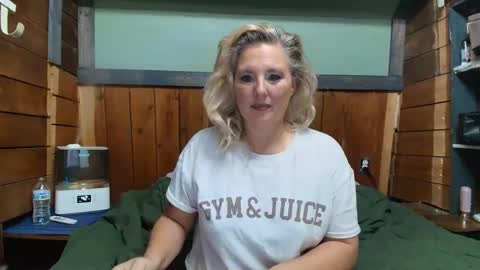 lisanixs online show from February 5, 5:50 pm