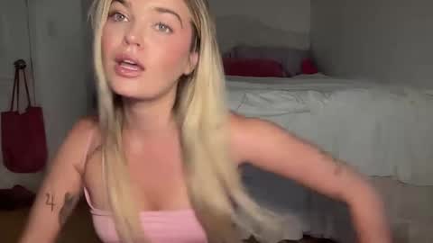 Snapshot of littlemaryjane19 chatting on September 19, 8:20 pm Marciabrady online show from September 19, 8:20 pm