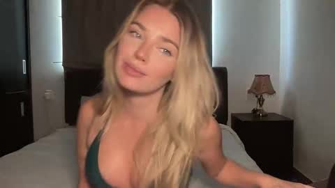 Snapshot of littlemaryjane19 chatting on November 8, 4:23 am Marciabrady online show from November 8, 4:23 am