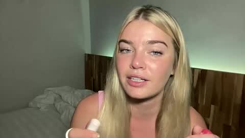 Snapshot of littlemaryjane19 chatting on March 28, 4:45 am Marciabrady online show from March 28, 4:45 am