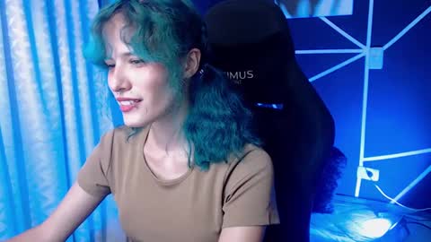 Snapshot of littlenami_ chatting on September 30, 2:05 am LAUREN online show from September 30, 2:05 am