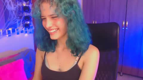 Snapshot of littlenami_ chatting on October 14, 8:09 pm LAUREN online show from October 14, 8:09 pm