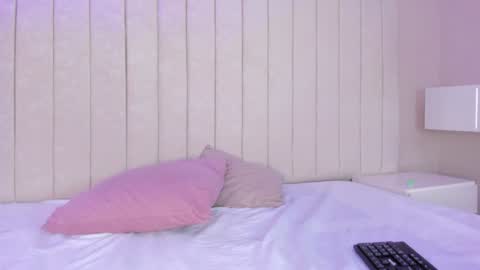 im olivia IG littleolivia01 online show from January 27, 7:13 pm