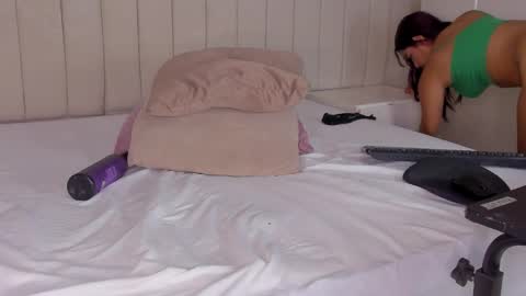 im olivia IG littleolivia01 online show from February 21, 4:37 pm